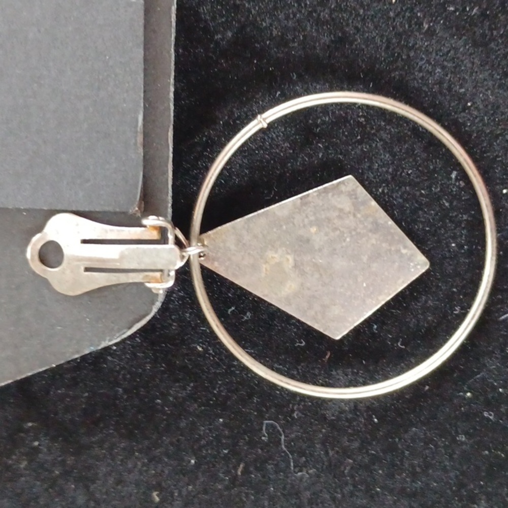 Earings - Picture 4 of 4